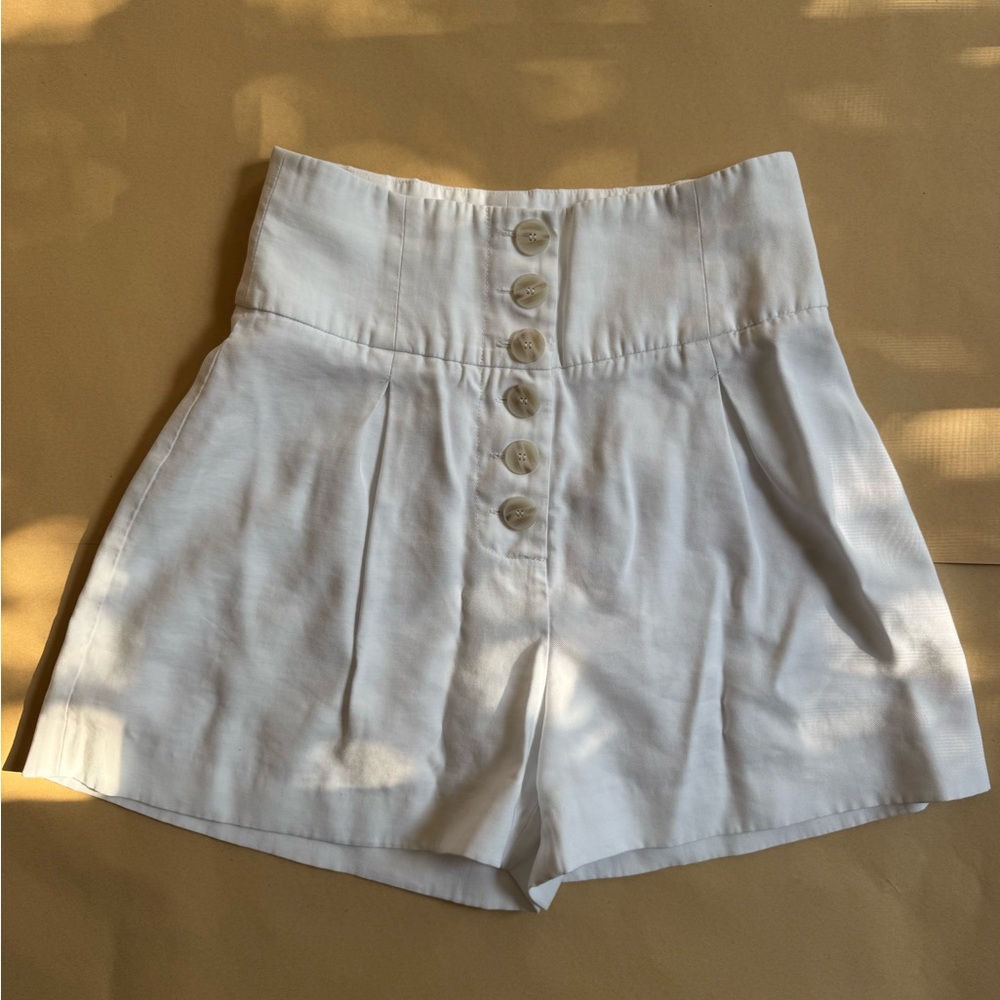 Gianni Bini High-Waisted White Pleated Button Shorts